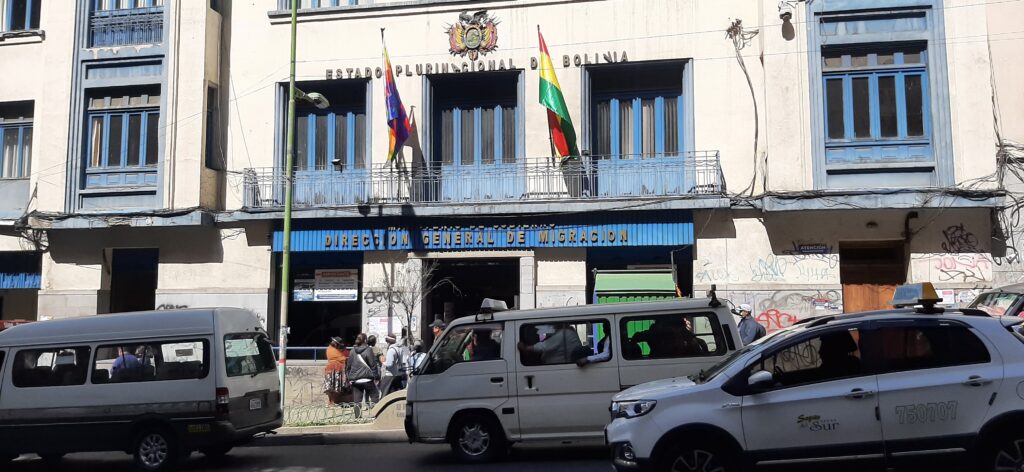 Oficina de migracion para la ciudad de La Paz ubicada la avenida Camacho