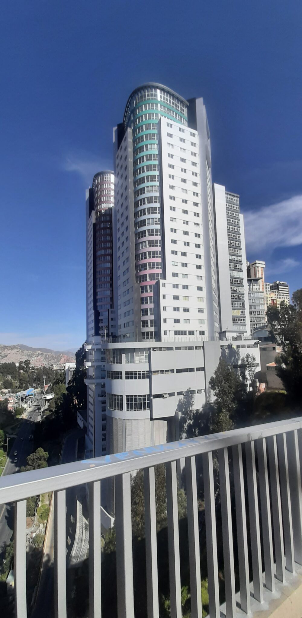 Las Torres Mall, uno de los rascacielos más caros de La Paz y Bolivia, valuado quizás en $60.000.000