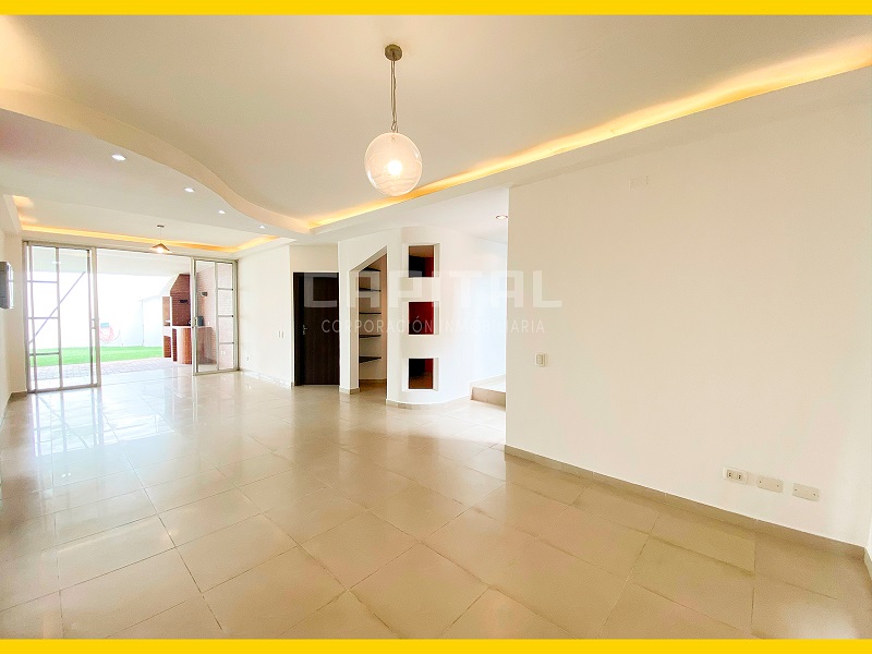 casa en venta de 2 plantas zona oeste en condominio castilla real santa cruz bolivia capitalcorp 1 (3)