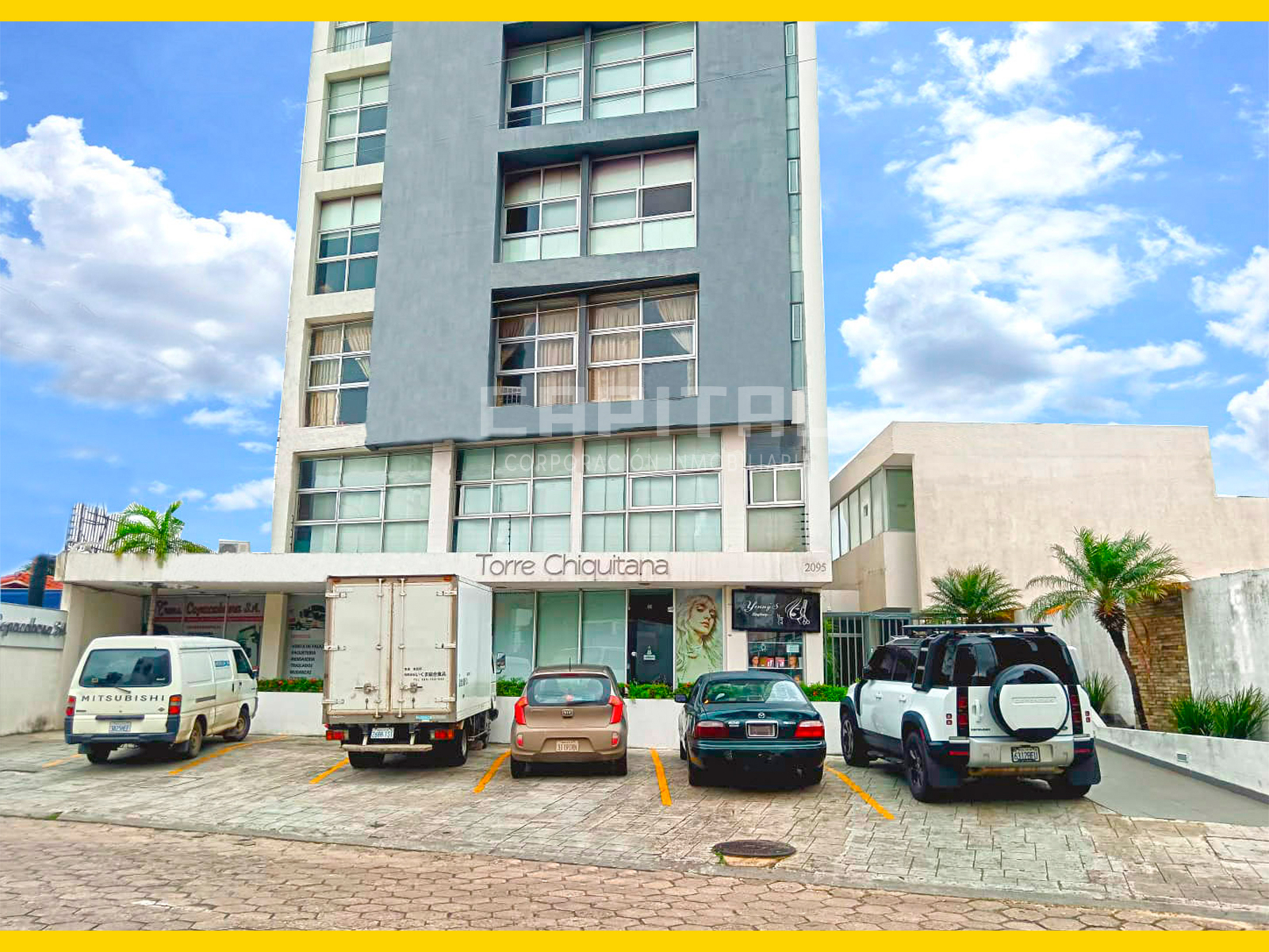 1 departamento en alquiler de tres dormitorios en edificio Torre Chiquitana zona norte avenida Beni Santa Cruz Bolivia Maria Rene David