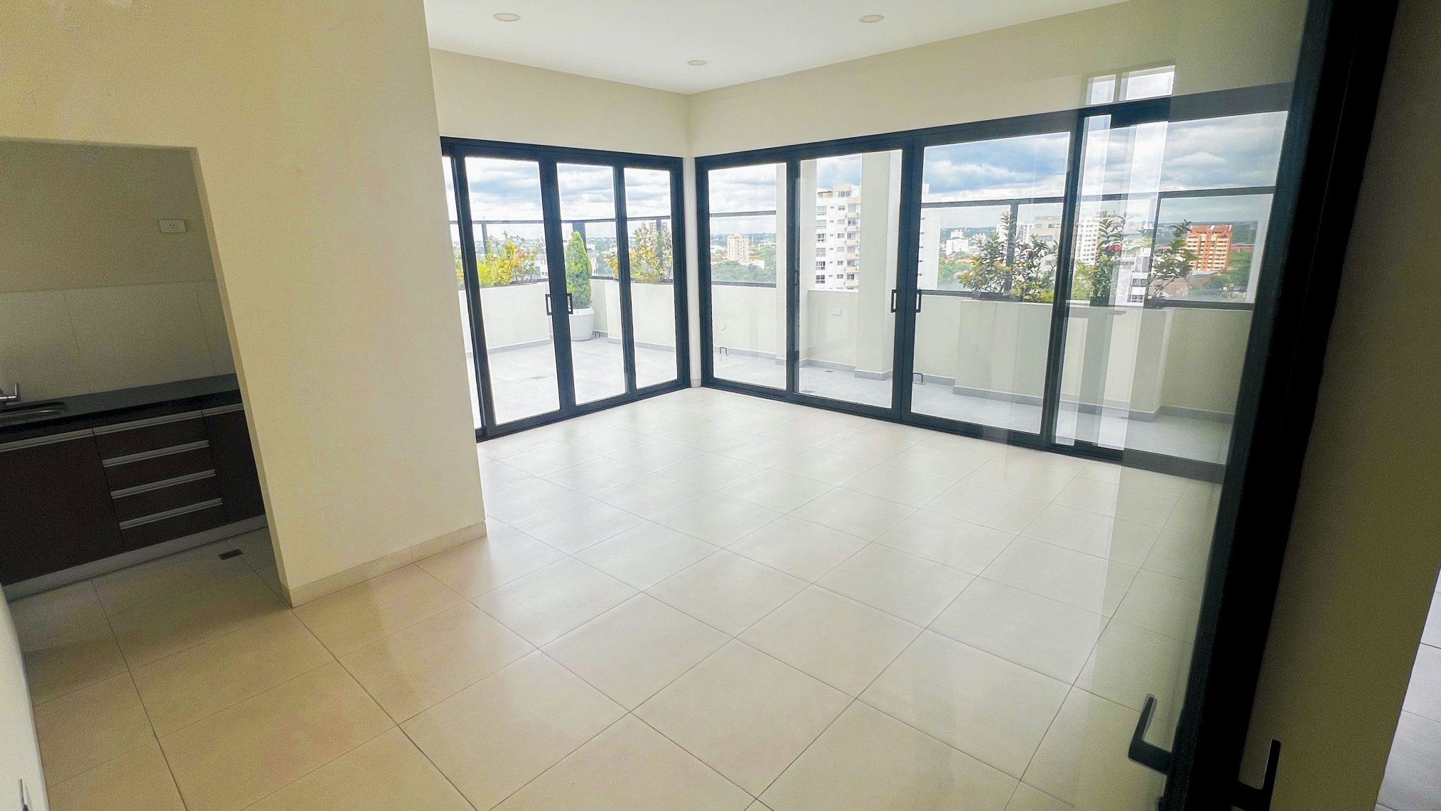 8.departamento 2 habitaciones en alquiler Cond. Irala confort Santa Cruz de la sierra Maria Carolina Pedriel