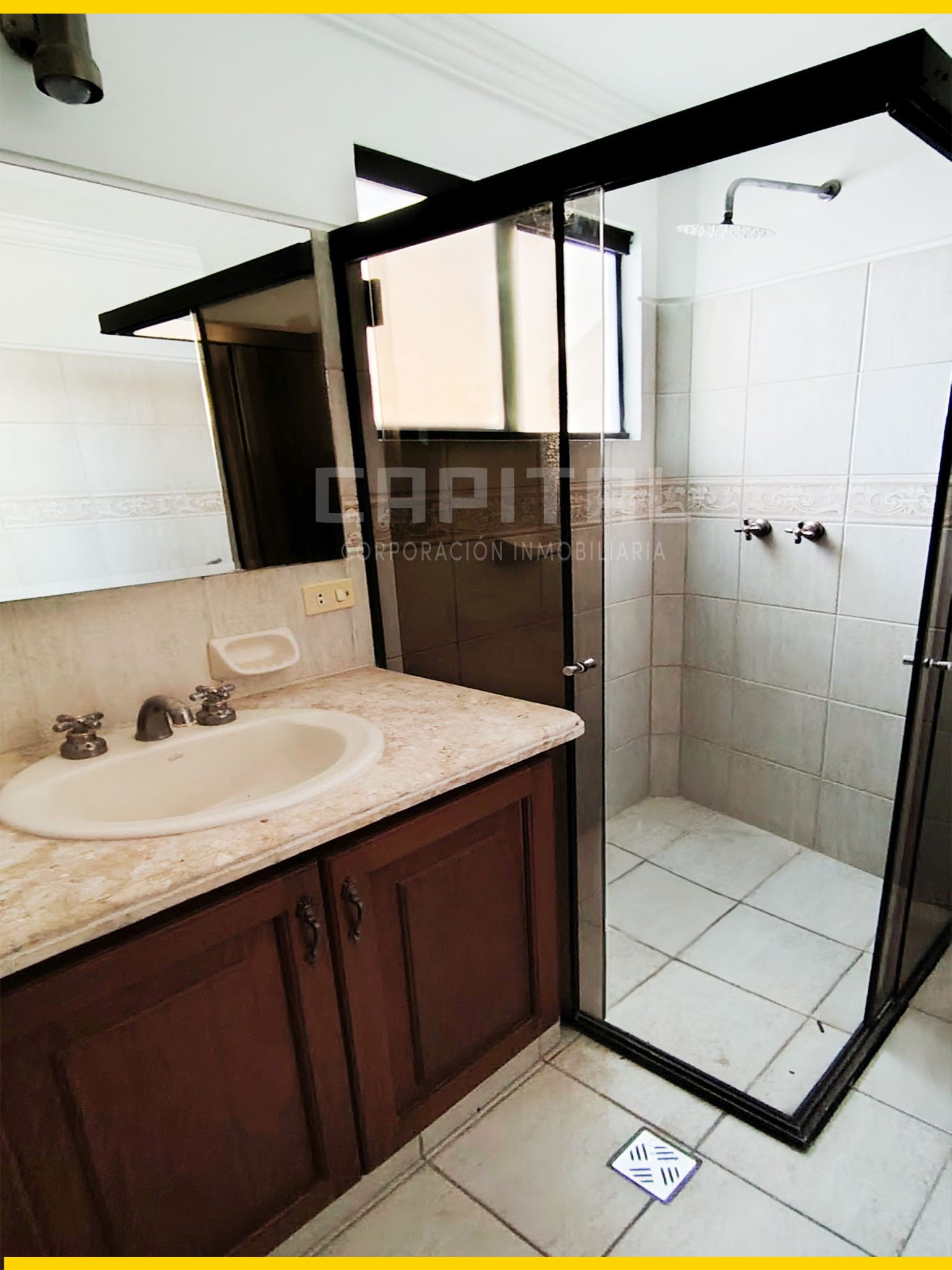 15 casa de dos plantas en alquiler en condominio Barrio Norte Santa Cruz Bolivia Maria Rene David