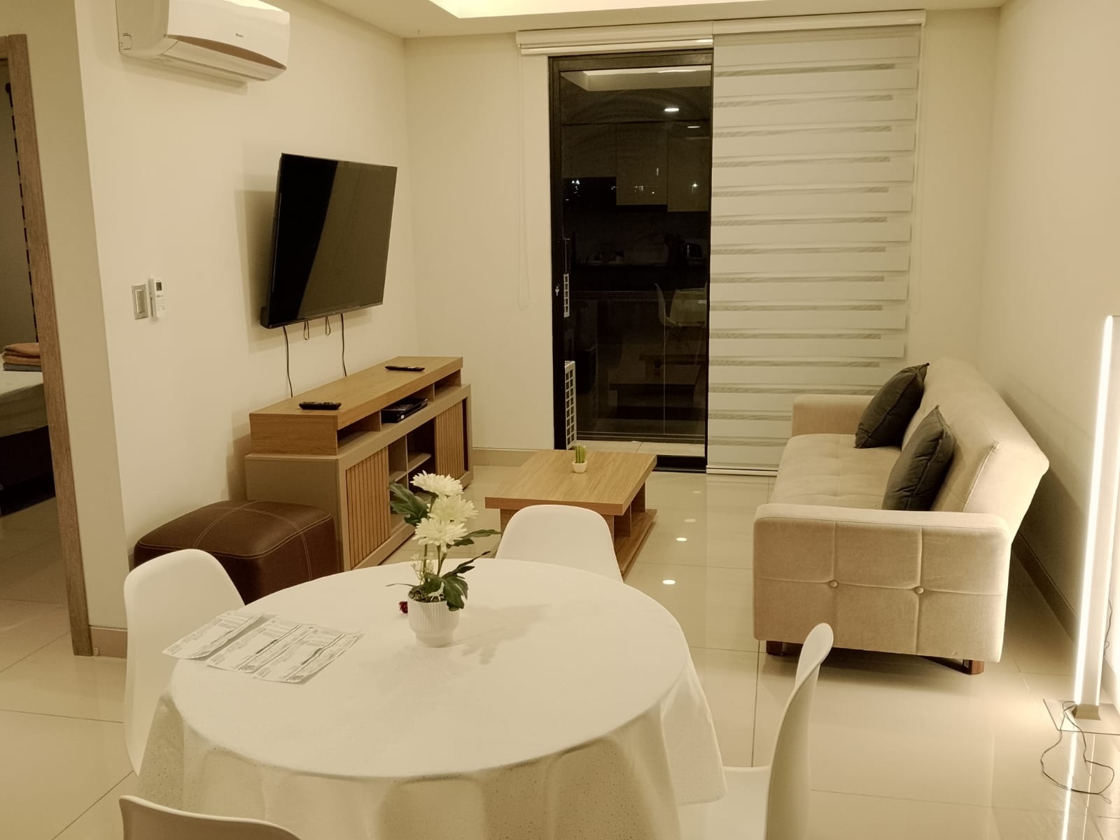 DEPARTAMENTO AMOBLADO EN ALQUILER - RADIAL 27, EDIFICIO VIRAGO